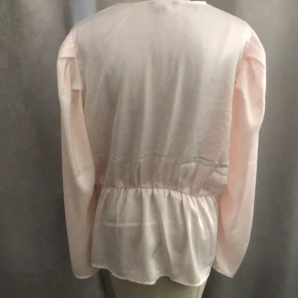 Never worn beautiful Express top - Picture 4 of 6